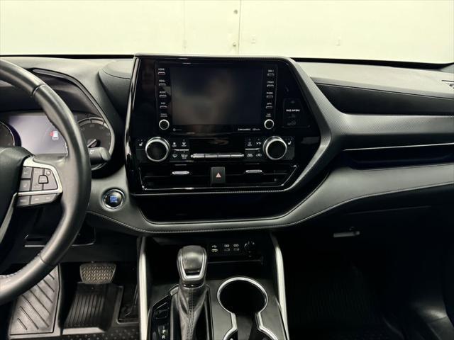 used 2022 Toyota Highlander car, priced at $41,998