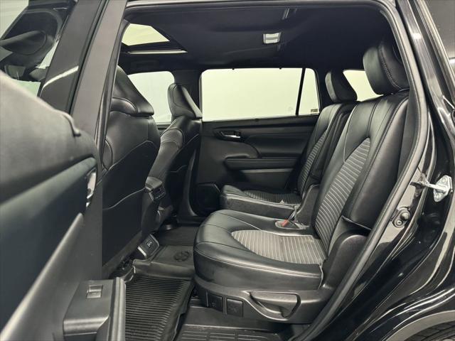 used 2022 Toyota Highlander car, priced at $41,998