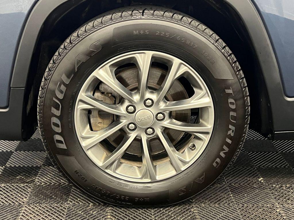 used 2019 Jeep Cherokee car, priced at $15,498