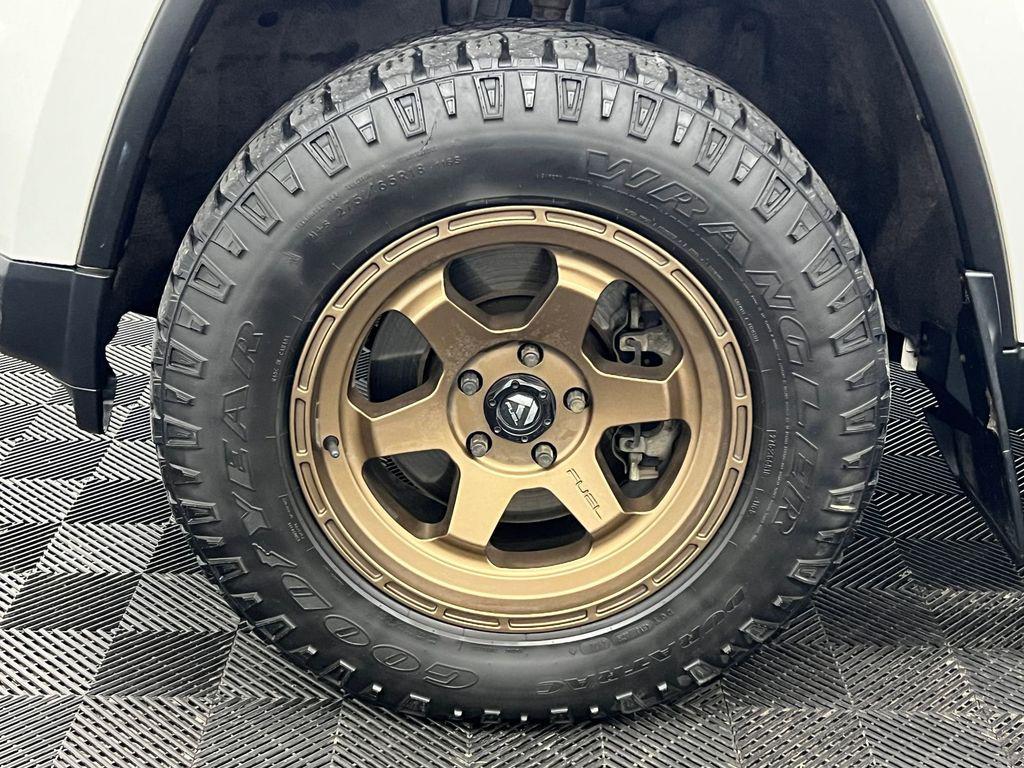 used 2015 Jeep Grand Cherokee car, priced at $12,998