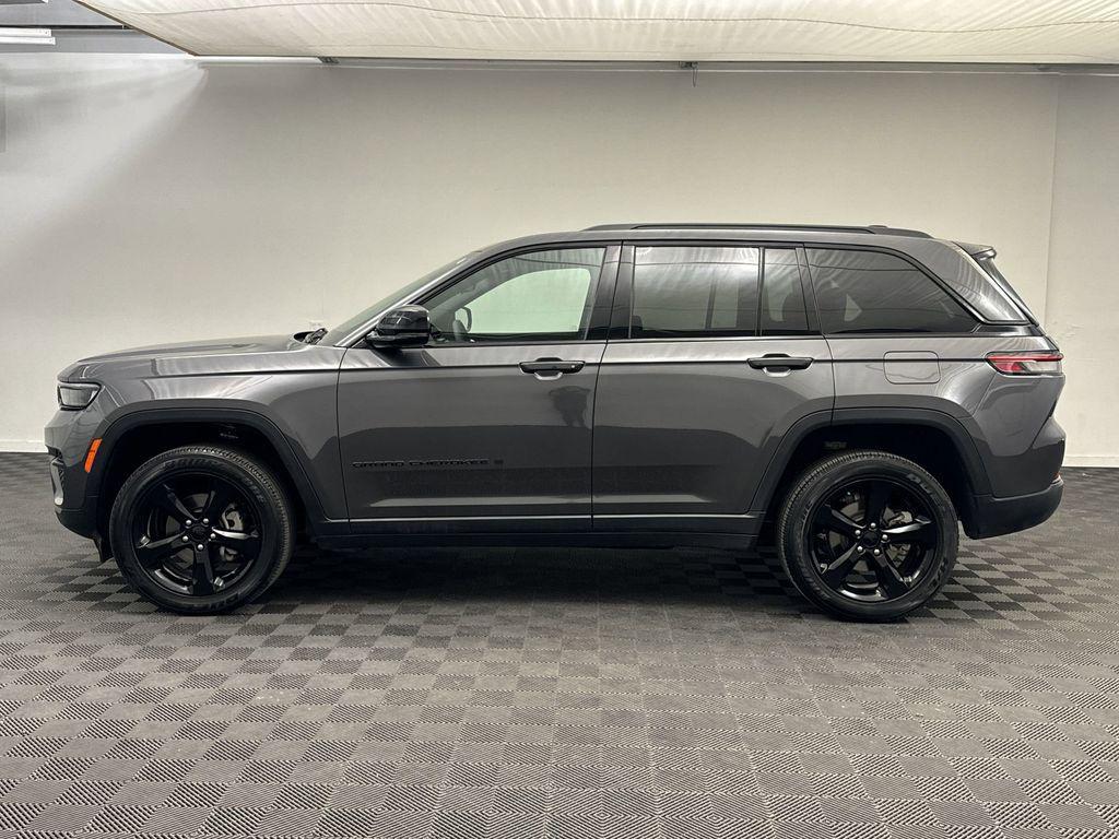 used 2024 Jeep Grand Cherokee car, priced at $34,998