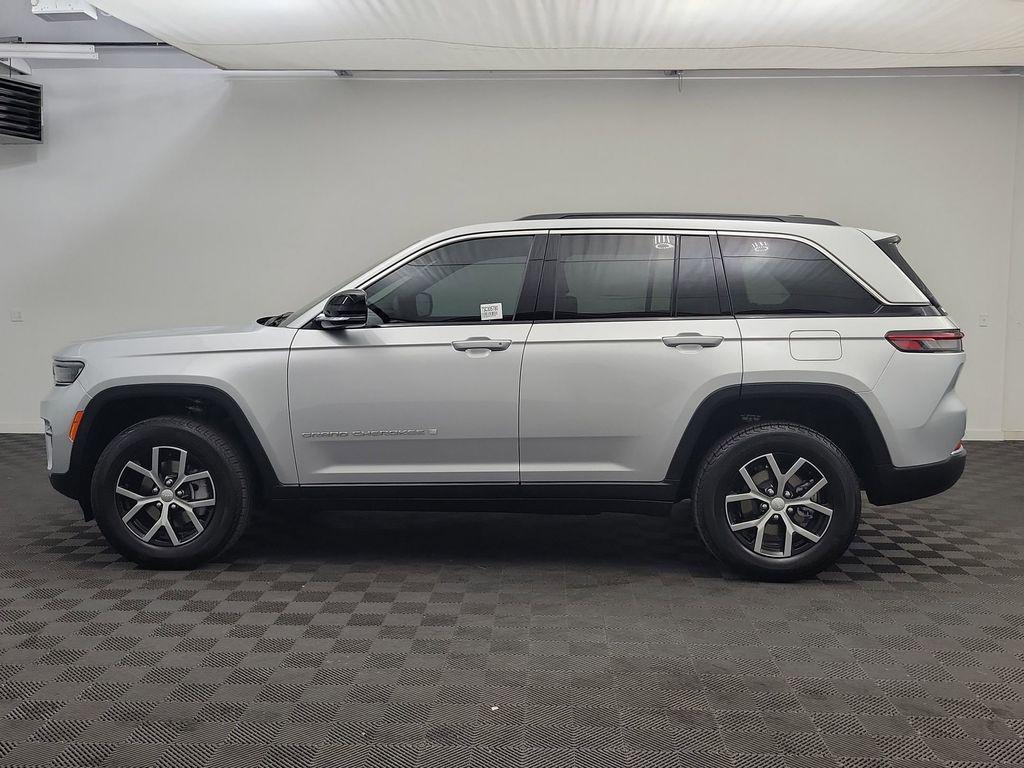 used 2025 Jeep Grand Cherokee car, priced at $43,998