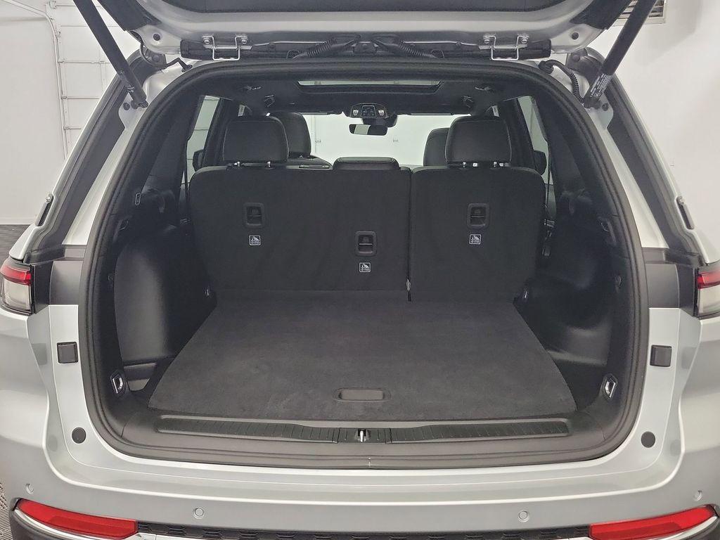 used 2025 Jeep Grand Cherokee car, priced at $43,998