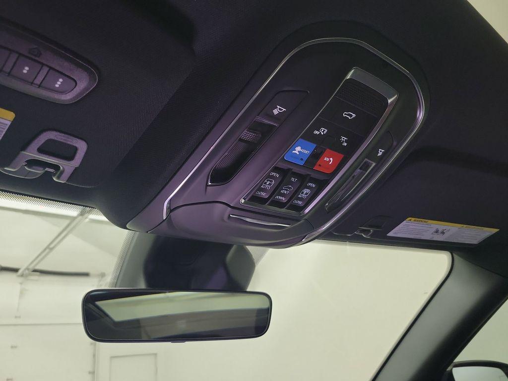used 2025 Jeep Grand Cherokee car, priced at $43,998