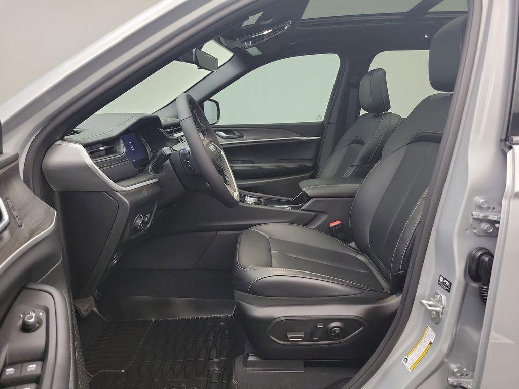 used 2025 Jeep Grand Cherokee car, priced at $43,998