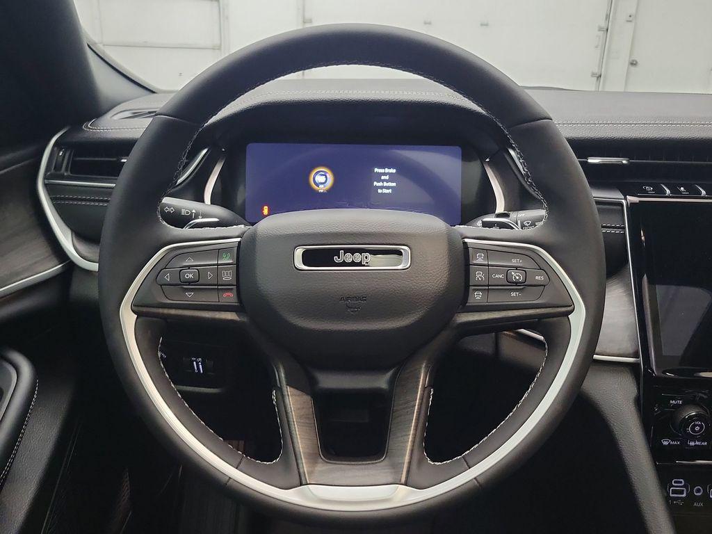 used 2025 Jeep Grand Cherokee car, priced at $43,998