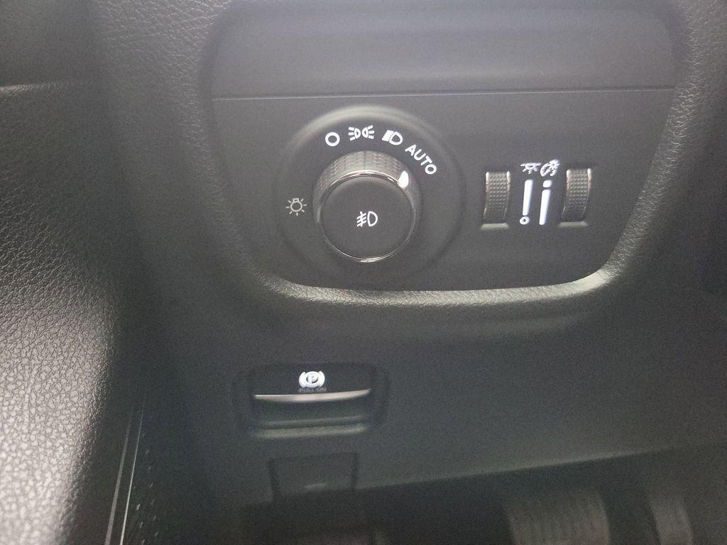 used 2025 Jeep Grand Cherokee car, priced at $43,998