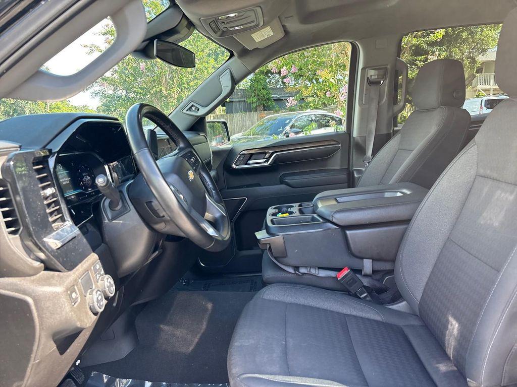 used 2024 Chevrolet Silverado 1500 car, priced at $31,999