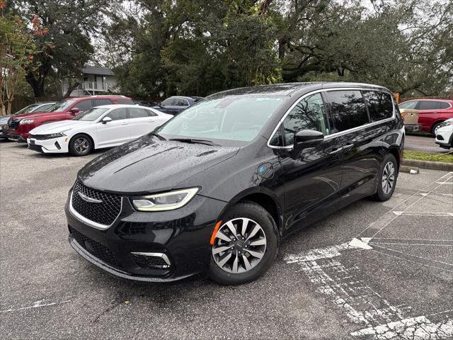 used 2022 Chrysler Pacifica Hybrid car, priced at $20,994