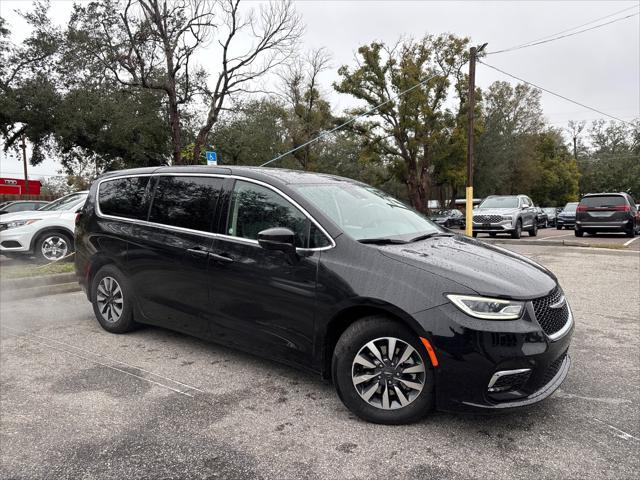 used 2022 Chrysler Pacifica Hybrid car, priced at $20,994