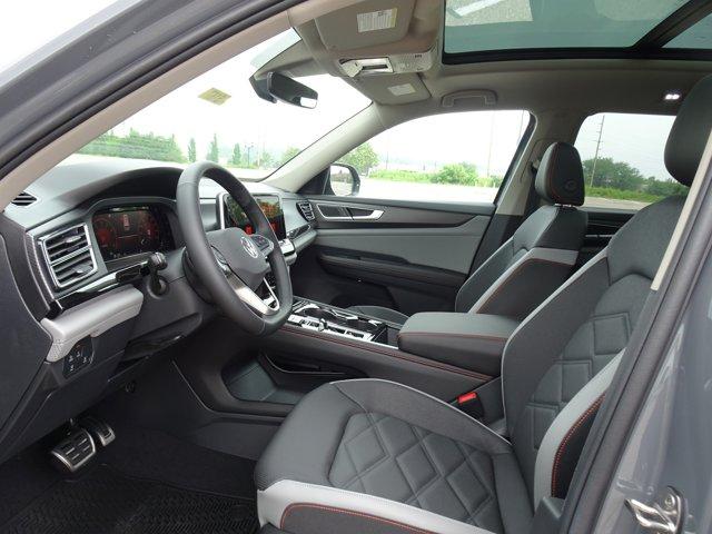 new 2025 Volkswagen Atlas car, priced at $49,996