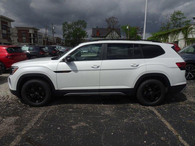 new 2024 Volkswagen Atlas car, priced at $55,198