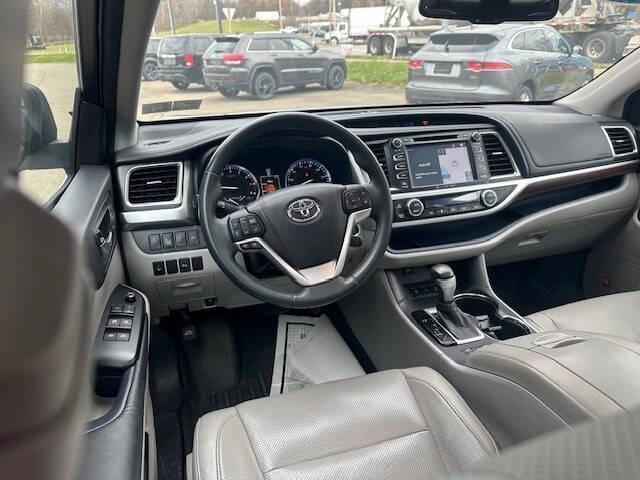 used 2016 Toyota Highlander car, priced at $18,900