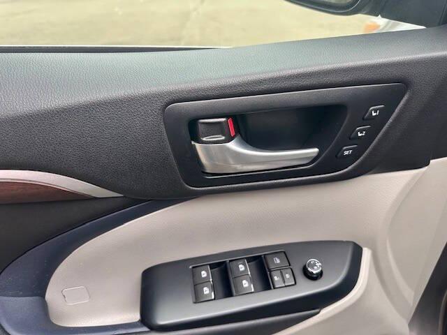 used 2016 Toyota Highlander car, priced at $18,900