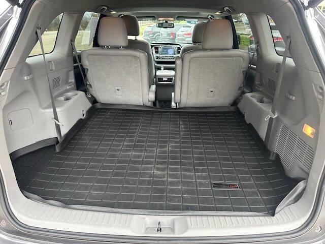 used 2016 Toyota Highlander car, priced at $18,900