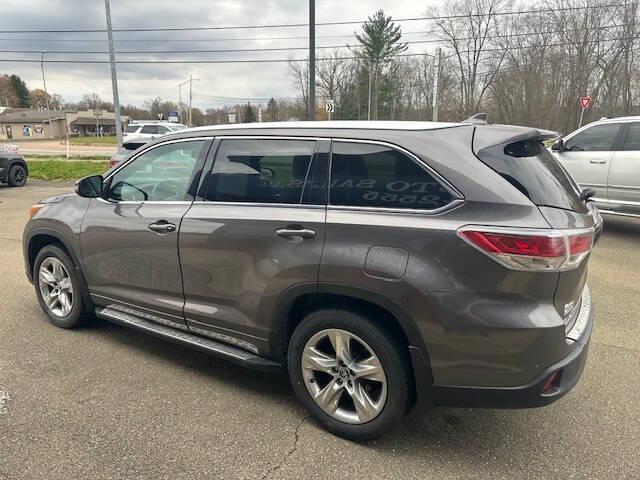 used 2016 Toyota Highlander car, priced at $18,900