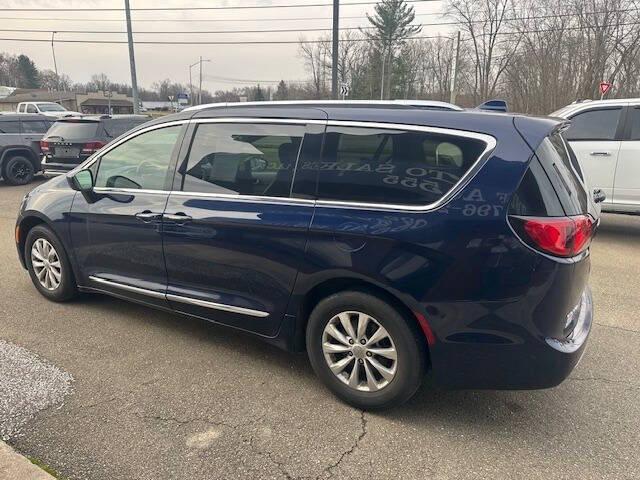 used 2018 Chrysler Pacifica car, priced at $12,900