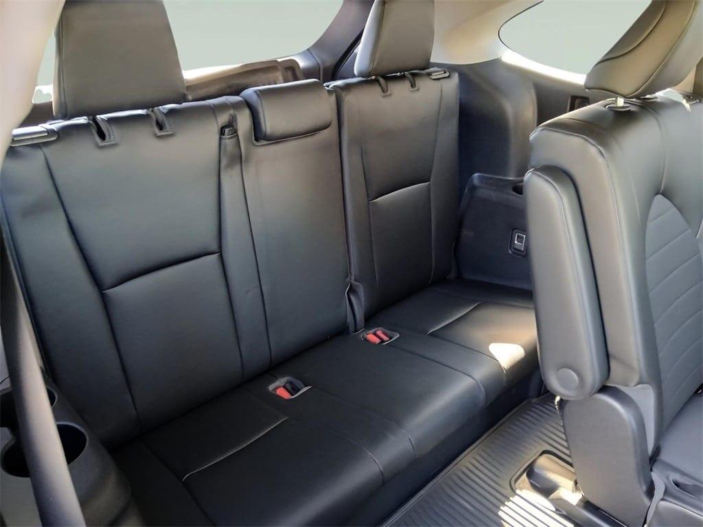 used 2022 Toyota Highlander car, priced at $38,165