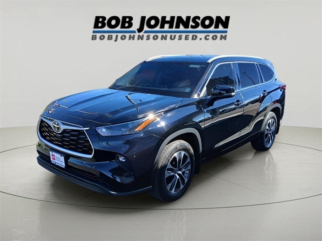 used 2022 Toyota Highlander car, priced at $38,165
