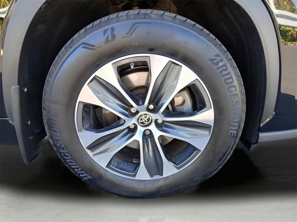 used 2022 Toyota Highlander car, priced at $38,165