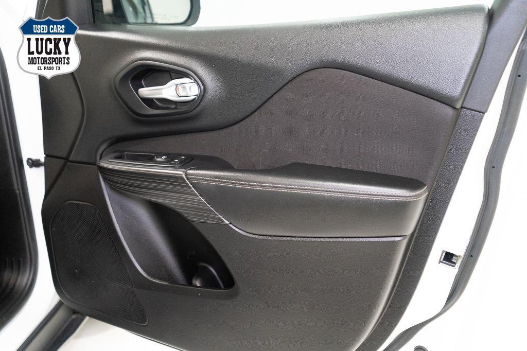 used 2015 Jeep Cherokee car, priced at $8,999