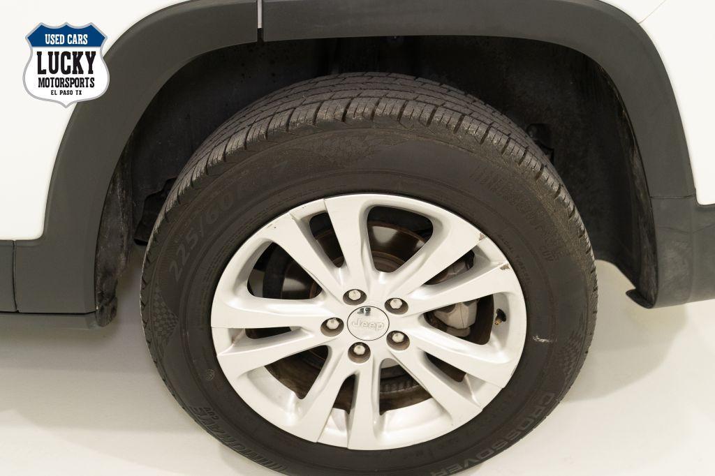 used 2015 Jeep Cherokee car, priced at $8,999