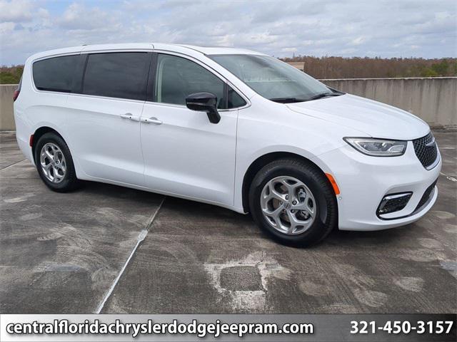 new 2024 Chrysler Pacifica car, priced at $52,037