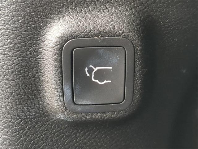 used 2023 Jeep Cherokee car, priced at $22,249