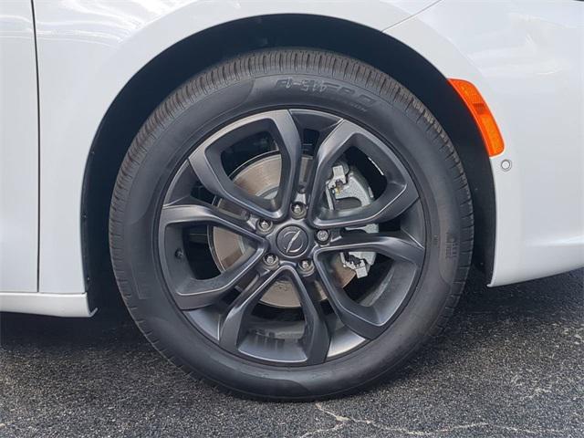 new 2026 Chrysler Pacifica car, priced at $44,084