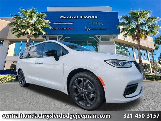 new 2026 Chrysler Pacifica car, priced at $44,084
