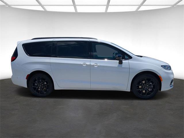 new 2024 Chrysler Pacifica car, priced at $45,789