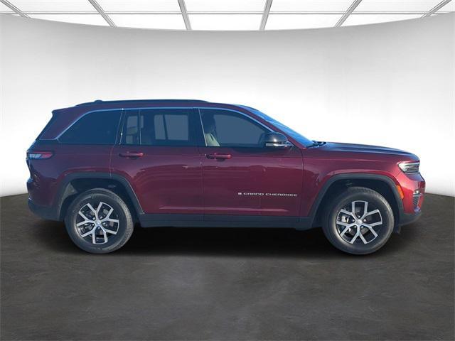 new 2025 Jeep Grand Cherokee car, priced at $44,295