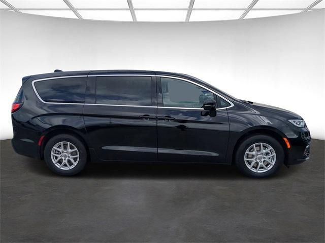 new 2025 Chrysler Pacifica car, priced at $43,017