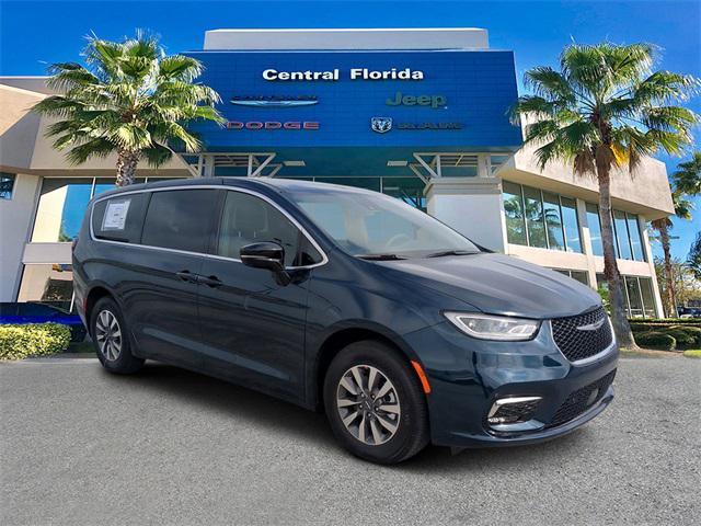 new 2025 Chrysler Pacifica Hybrid car, priced at $47,025