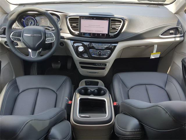 new 2024 Chrysler Pacifica car, priced at $45,458