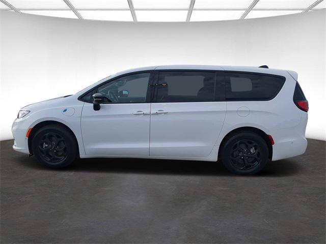 new 2024 Chrysler Pacifica Hybrid car, priced at $31,627