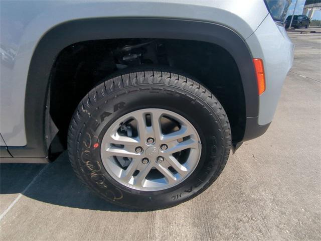 new 2025 Jeep Grand Cherokee car, priced at $33,070
