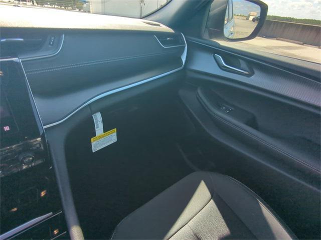new 2025 Jeep Grand Cherokee car, priced at $33,070