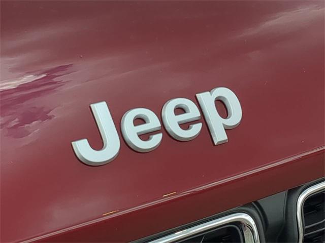 new 2025 Jeep Grand Cherokee car, priced at $35,991