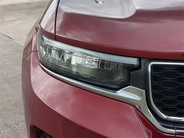 new 2025 Jeep Grand Cherokee car, priced at $35,991