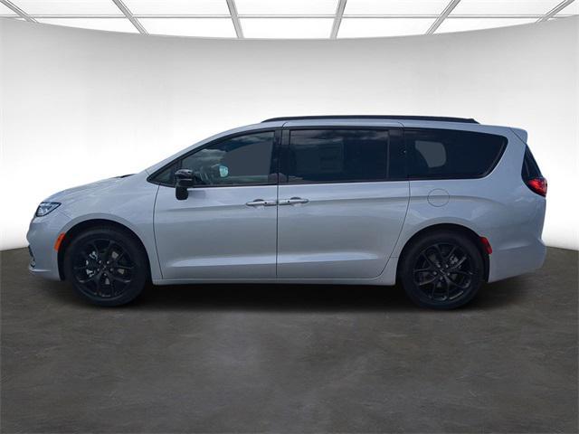 new 2024 Chrysler Pacifica car, priced at $38,212