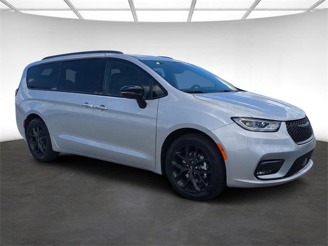 new 2024 Chrysler Pacifica car, priced at $38,212