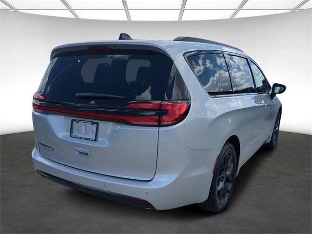 new 2024 Chrysler Pacifica car, priced at $38,212