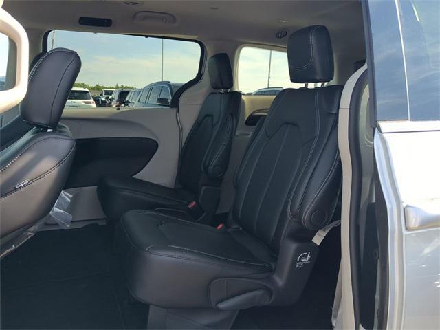 new 2024 Chrysler Pacifica car, priced at $37,943