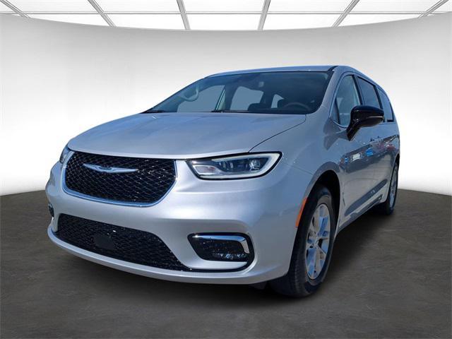 new 2024 Chrysler Pacifica car, priced at $37,943