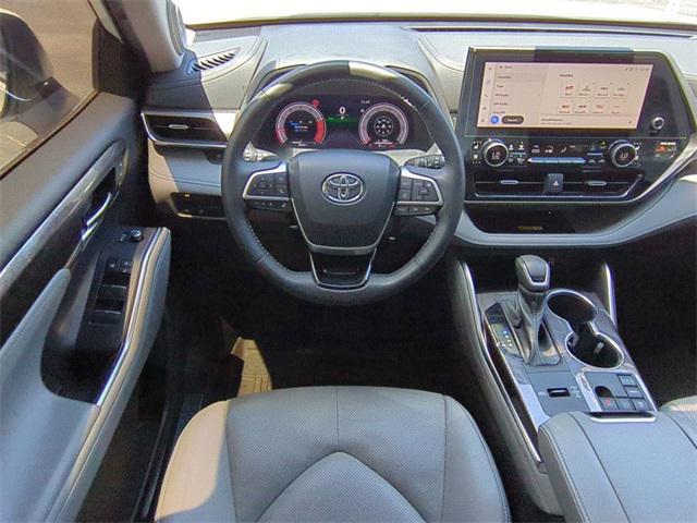 used 2023 Toyota Highlander car, priced at $36,499