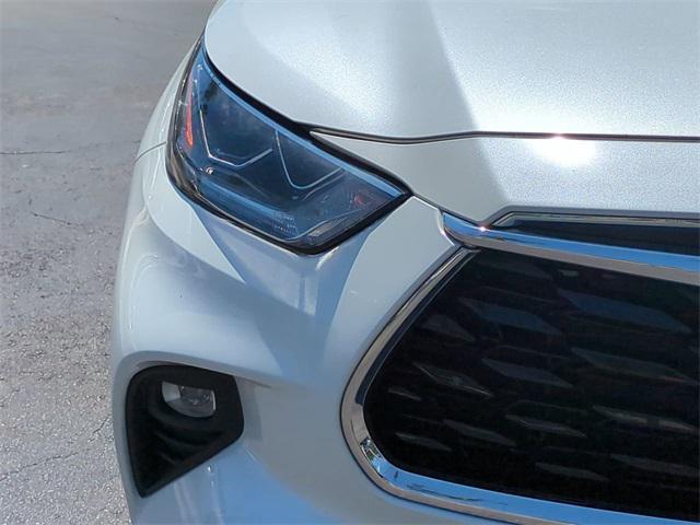 used 2023 Toyota Highlander car, priced at $36,499
