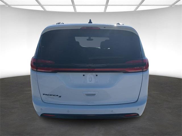 new 2024 Chrysler Pacifica car, priced at $34,998