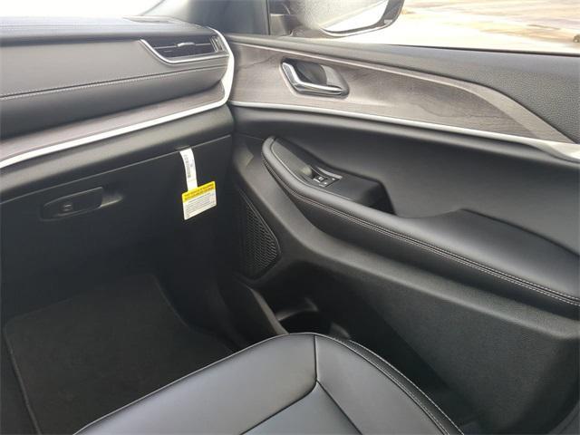 new 2025 Jeep Grand Cherokee car, priced at $41,331