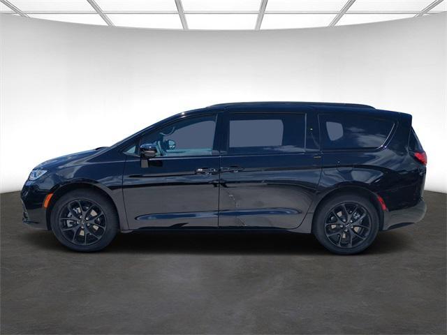 new 2024 Chrysler Pacifica car, priced at $41,077